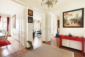 A quelques pas de la plus belle avenue du monde A quelques pas de la plus belle avenue du monde