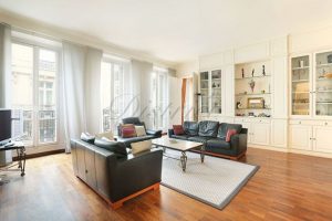 A quelques pas de la plus belle avenue du monde A quelques pas de la plus belle avenue du monde