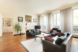 A quelques pas de la plus belle avenue du monde A quelques pas de la plus belle avenue du monde